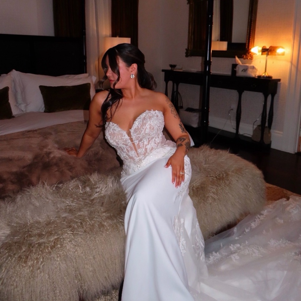 Elegant White Lace Wedding Gown